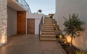 Tis Yayas Apartments
